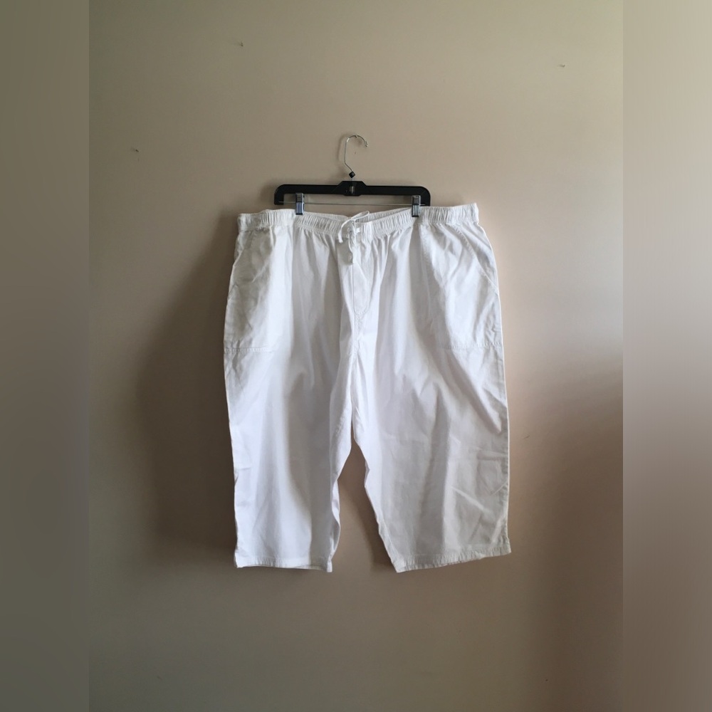 Cabin Creek White Capris Elastic Waist